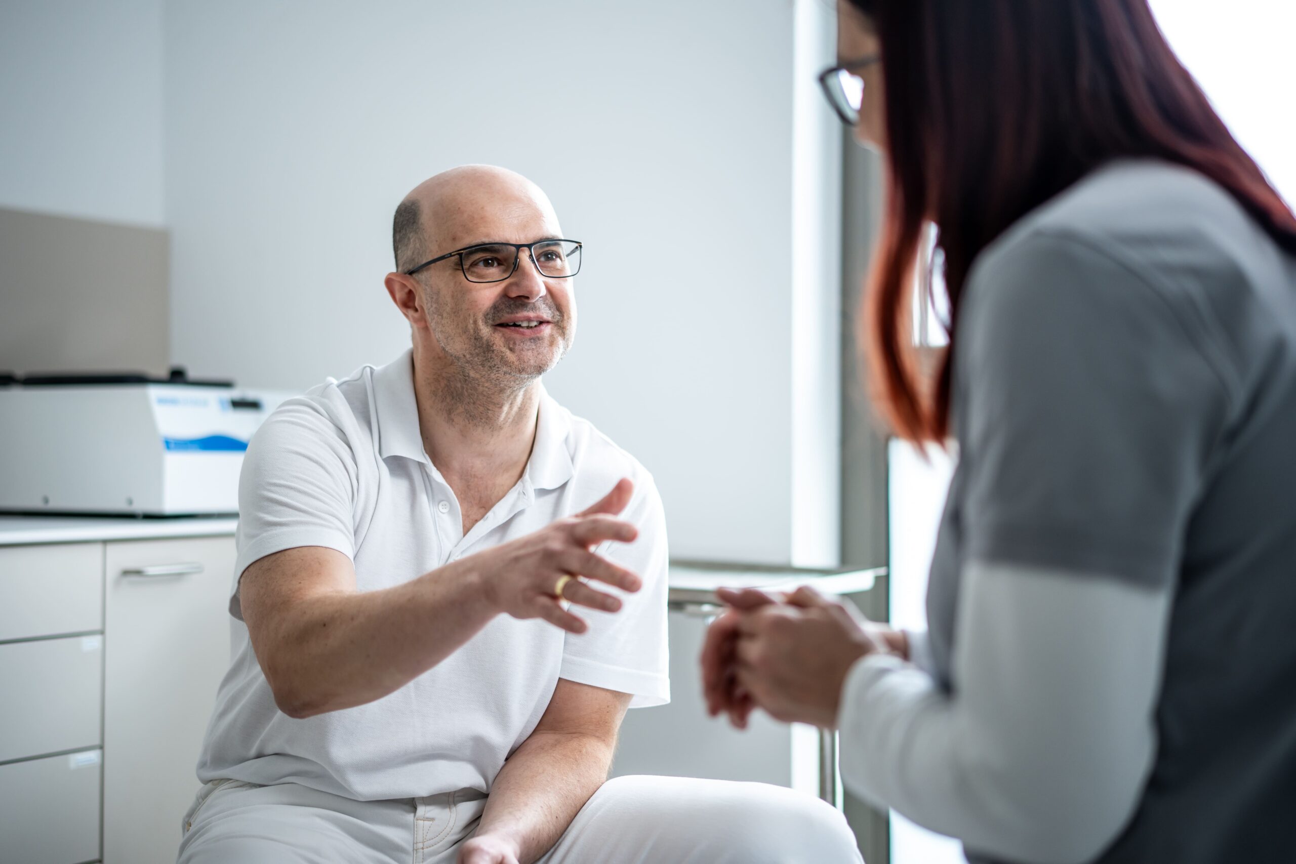 Beratungsgespräch zur regenerativen Arthrose-Therapie in Wiesloch
