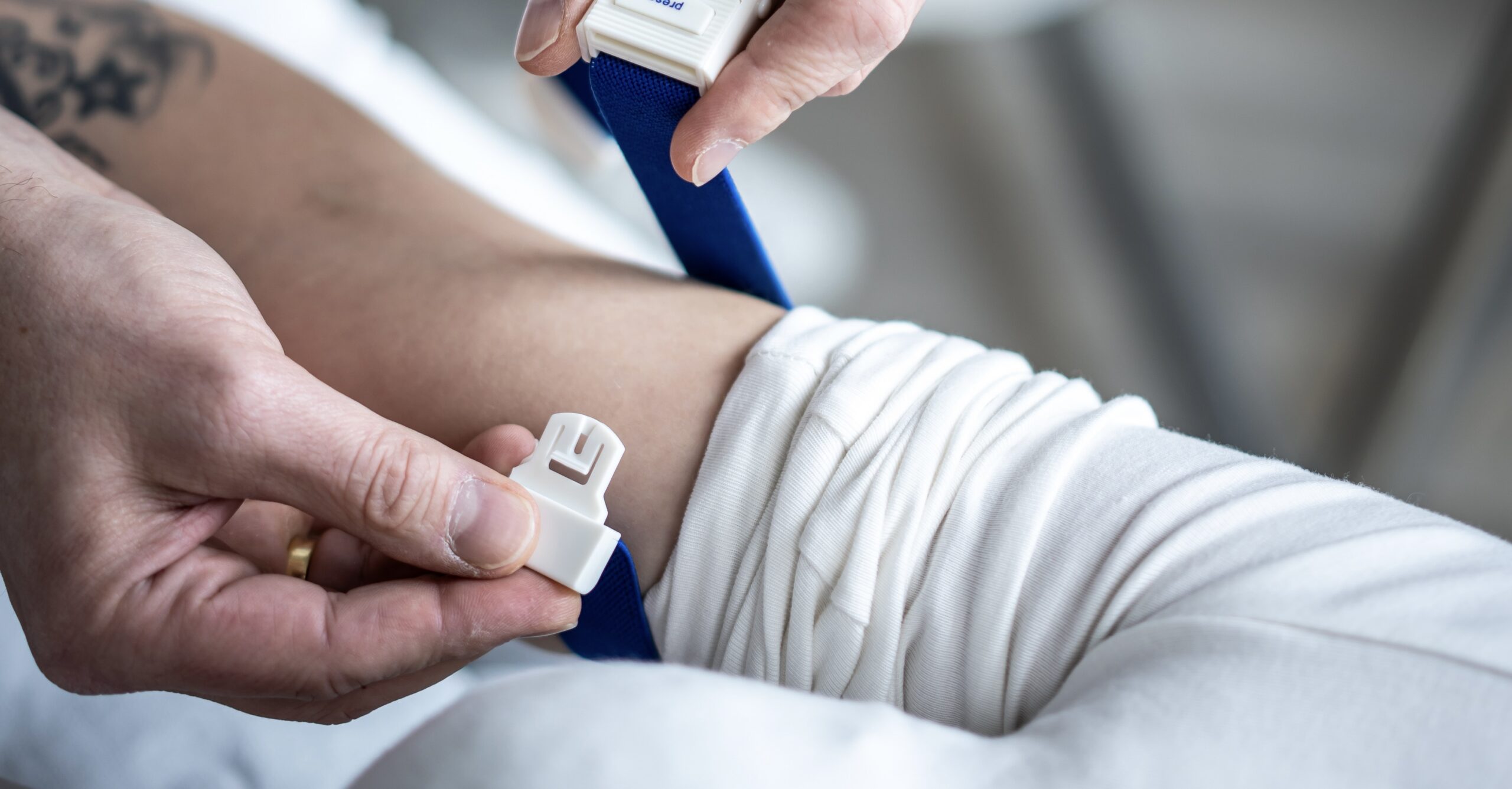 Eigenblutentnahme für die ACP-Therapie bei Gelenkschmerzen