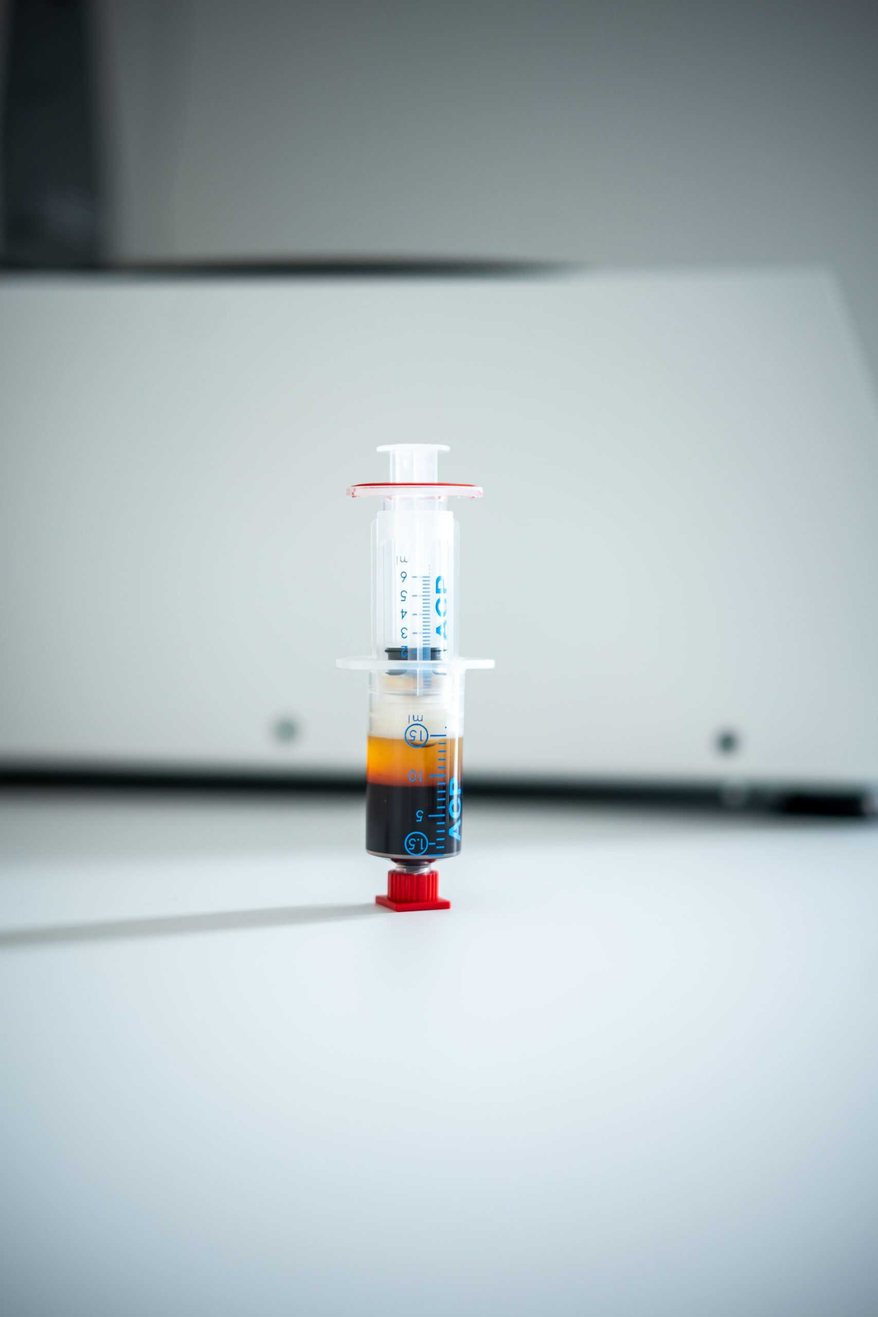 PRP-Spritze mit aufbereitetem Blutplasma – Eigenbluttherapie bei Arthrose