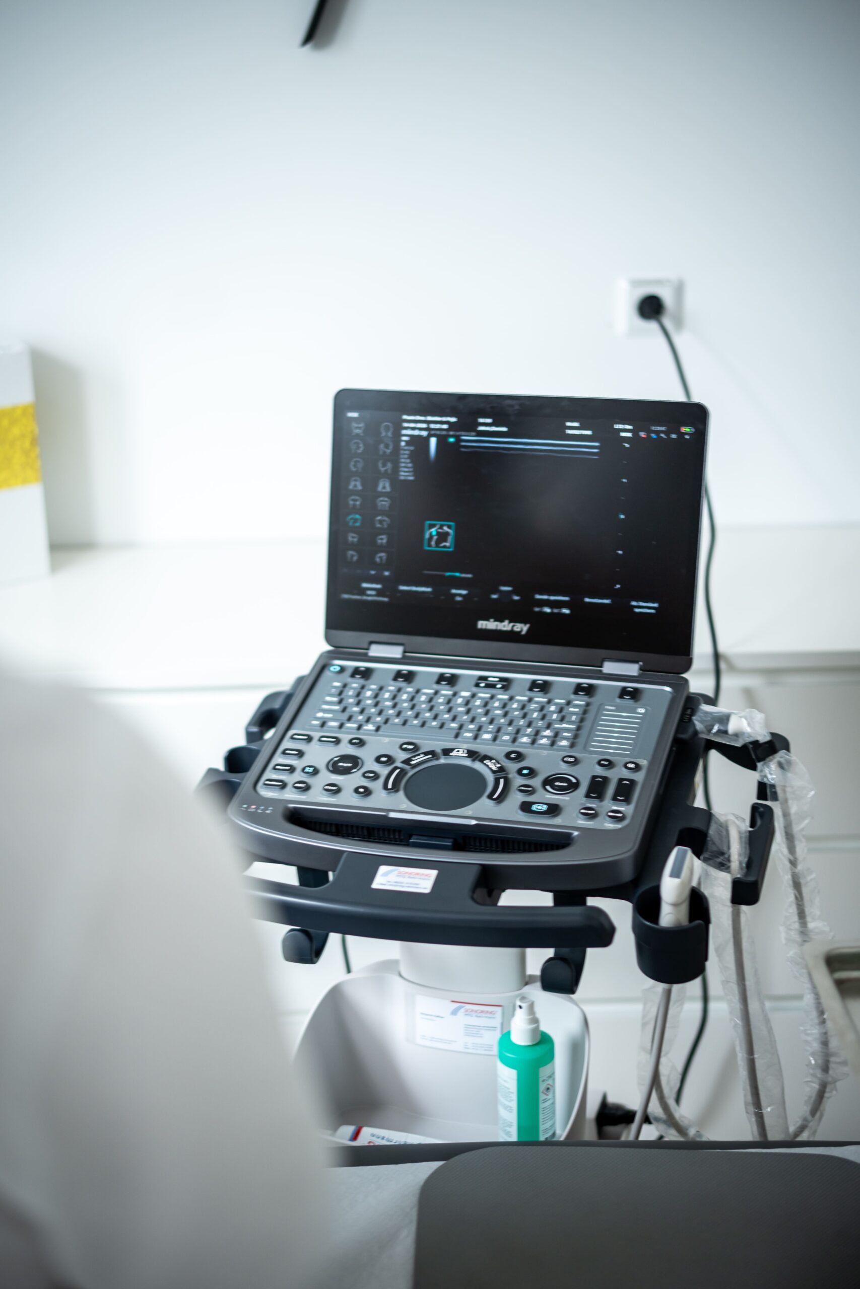Ultraschallgerät für bildgebende Diagnostik bei Gelenkschmerzen